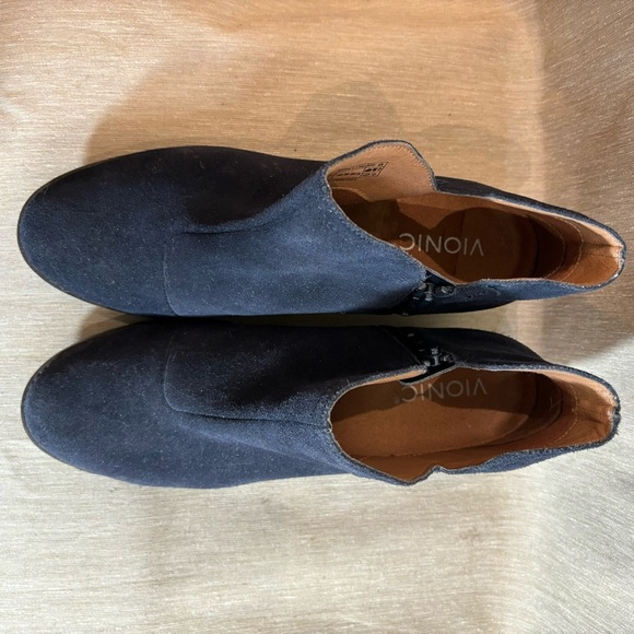 VIONIC Sz 9 Felicity Suede Zipper Closure Almond Toe Stacked Heel Ankle Booties - Picture 7 of 10